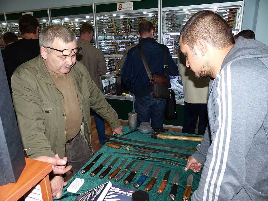 Олег Пампуха в магазине Русские ножи май 2014г