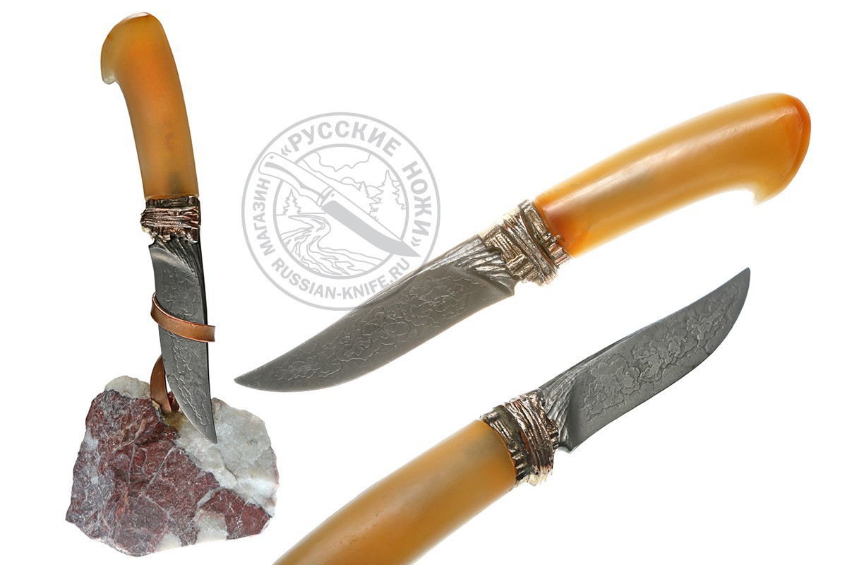 Нож "Странник" (сталь 9ХФ), рукоять - сердолик, больстер и навершие латунь