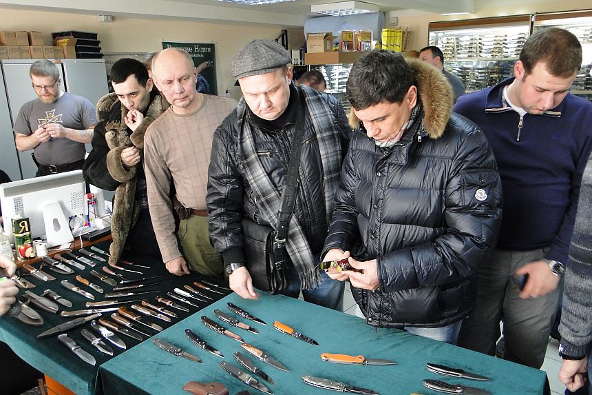 персональная выставка- продажа ножей Мастерской Чебуркова в магазине Русские Ножи